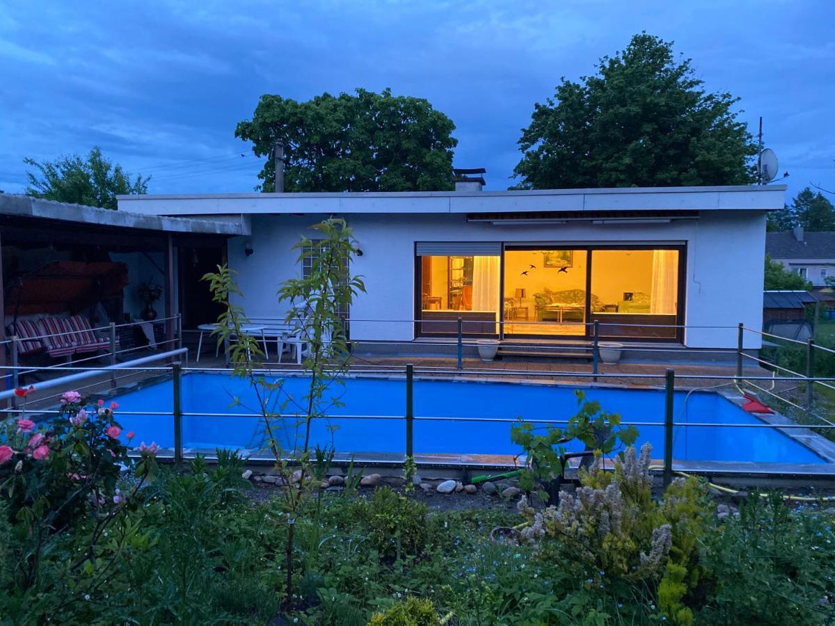 Idyllische Ferienwohnung mit Garten und Pool in Wasgau-Region an französischer Grenze Pool ist nicht beheizt wird nur im Sommer geöffnet und steht zur eigenen Verfügung Pirmasens Exterior foto